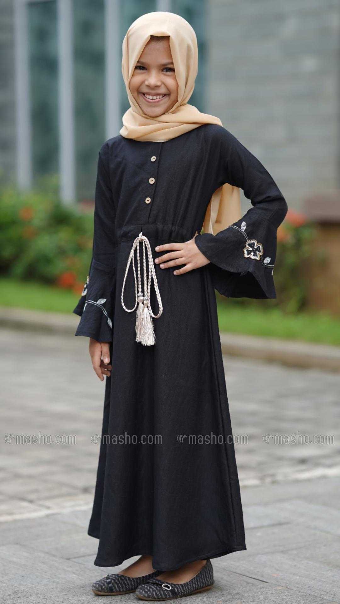 Wholesale Stylish Modest Dress with Handwork and Embroidery on the Sleeves