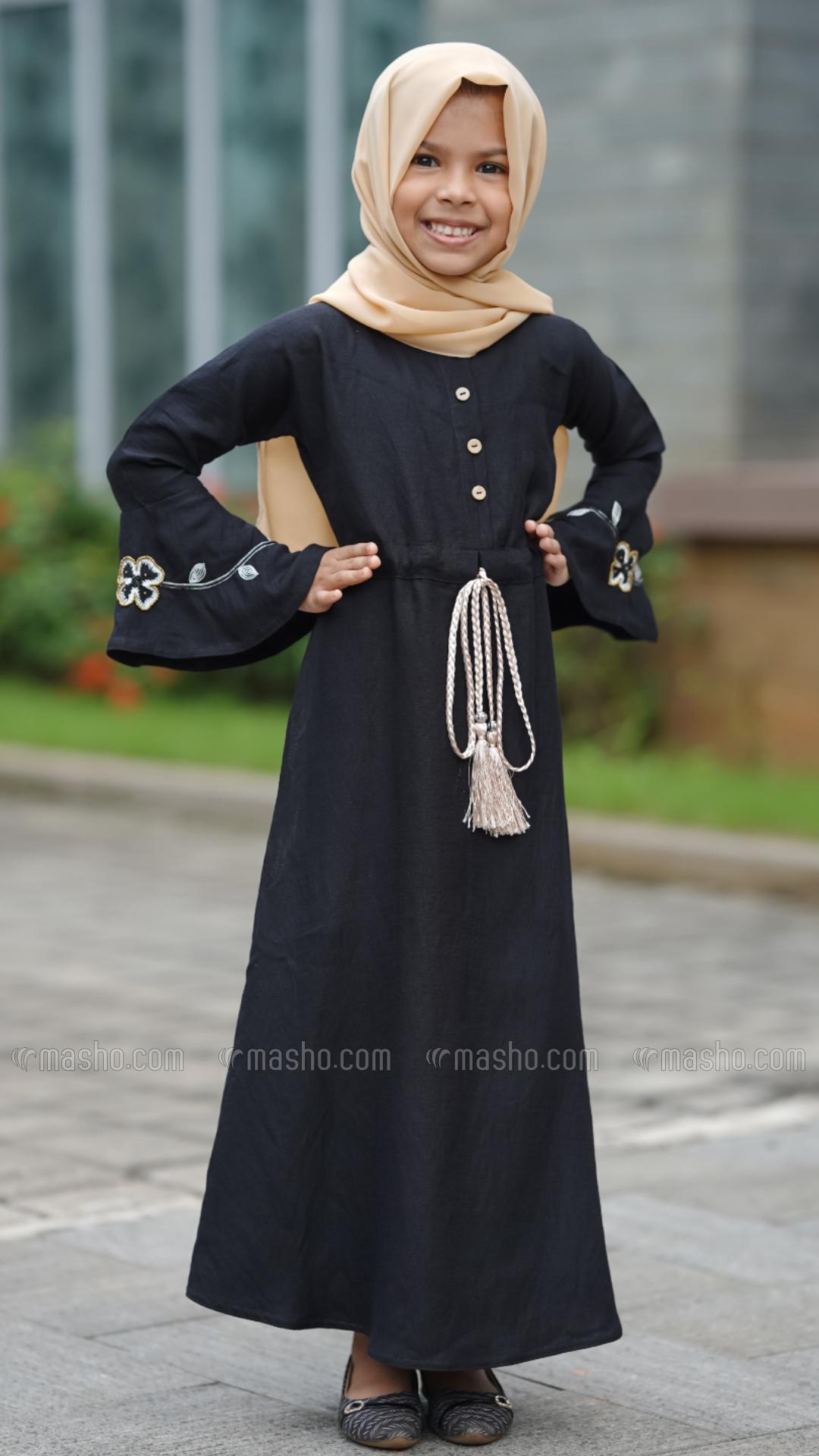 Wholesale Stylish Modest Dress with Handwork and Embroidery on the Sleeves