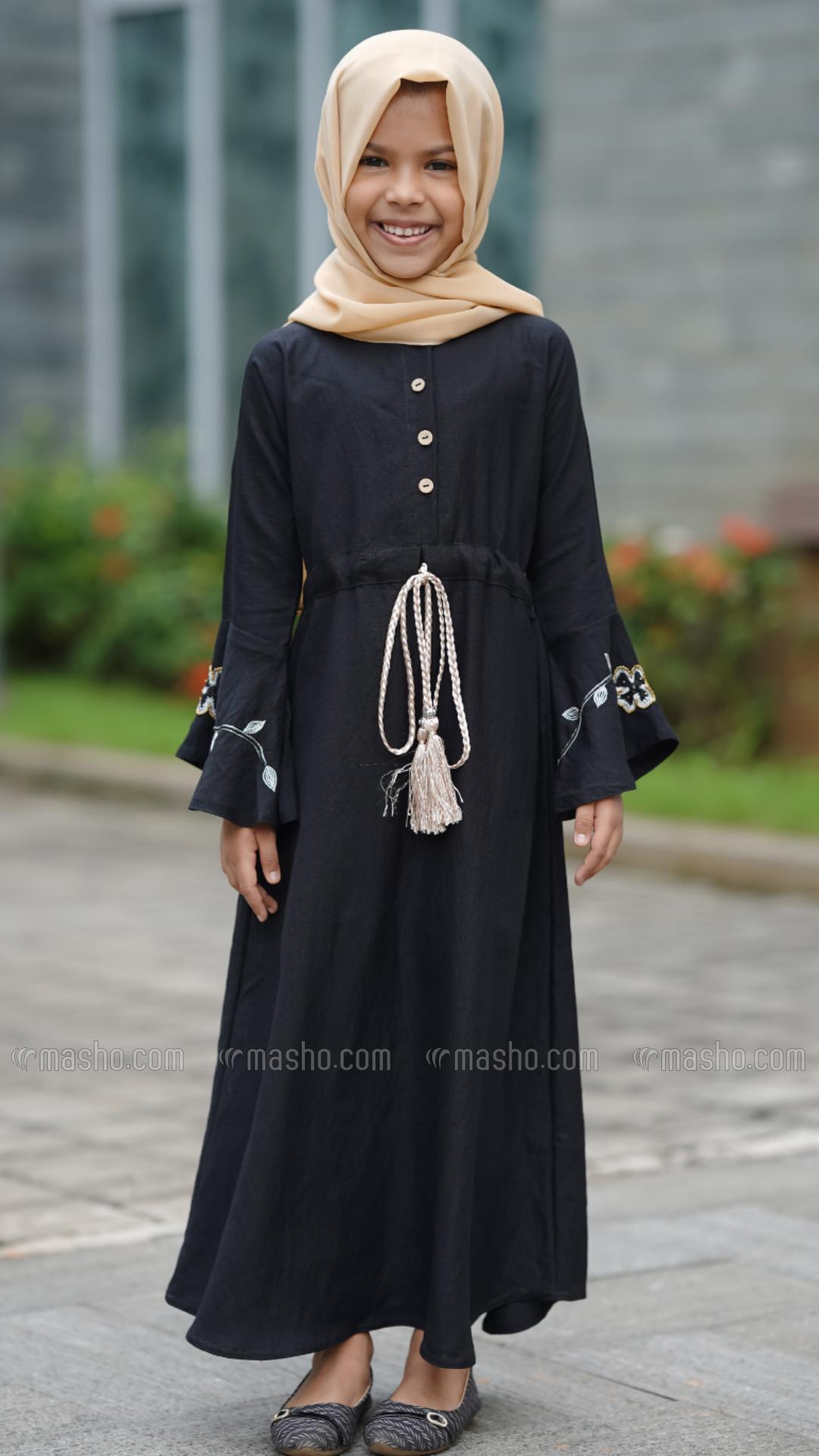 Wholesale Stylish Modest Dress with Handwork and Embroidery on the Sleeves
