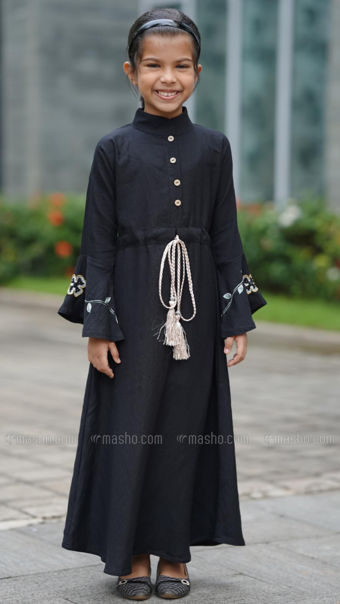 Wholesale Stylish Modest Dress with Handwork and Embroidery on the Sleeves
