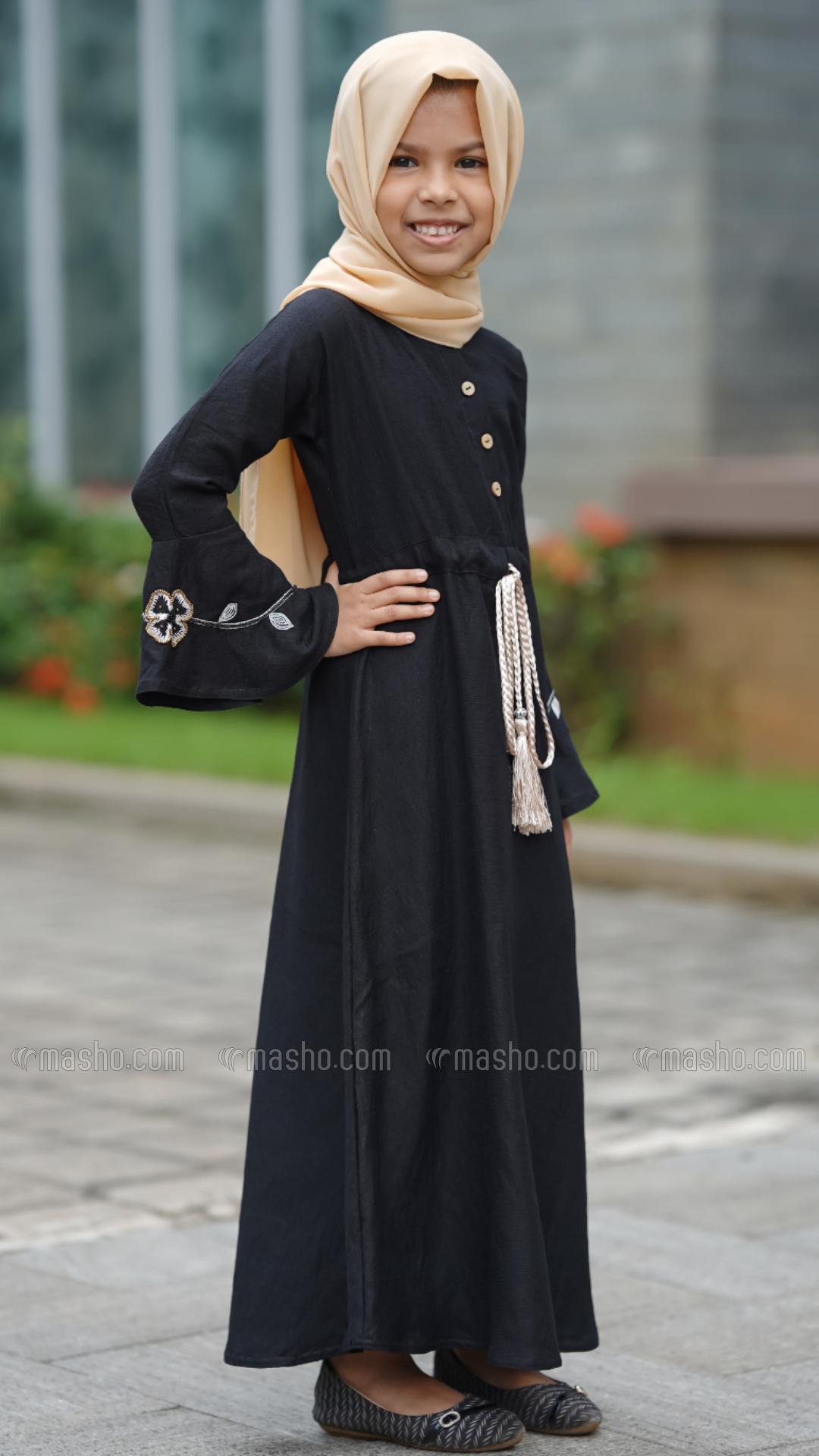 Wholesale Stylish Modest Dress with Handwork and Embroidery on the Sleeves