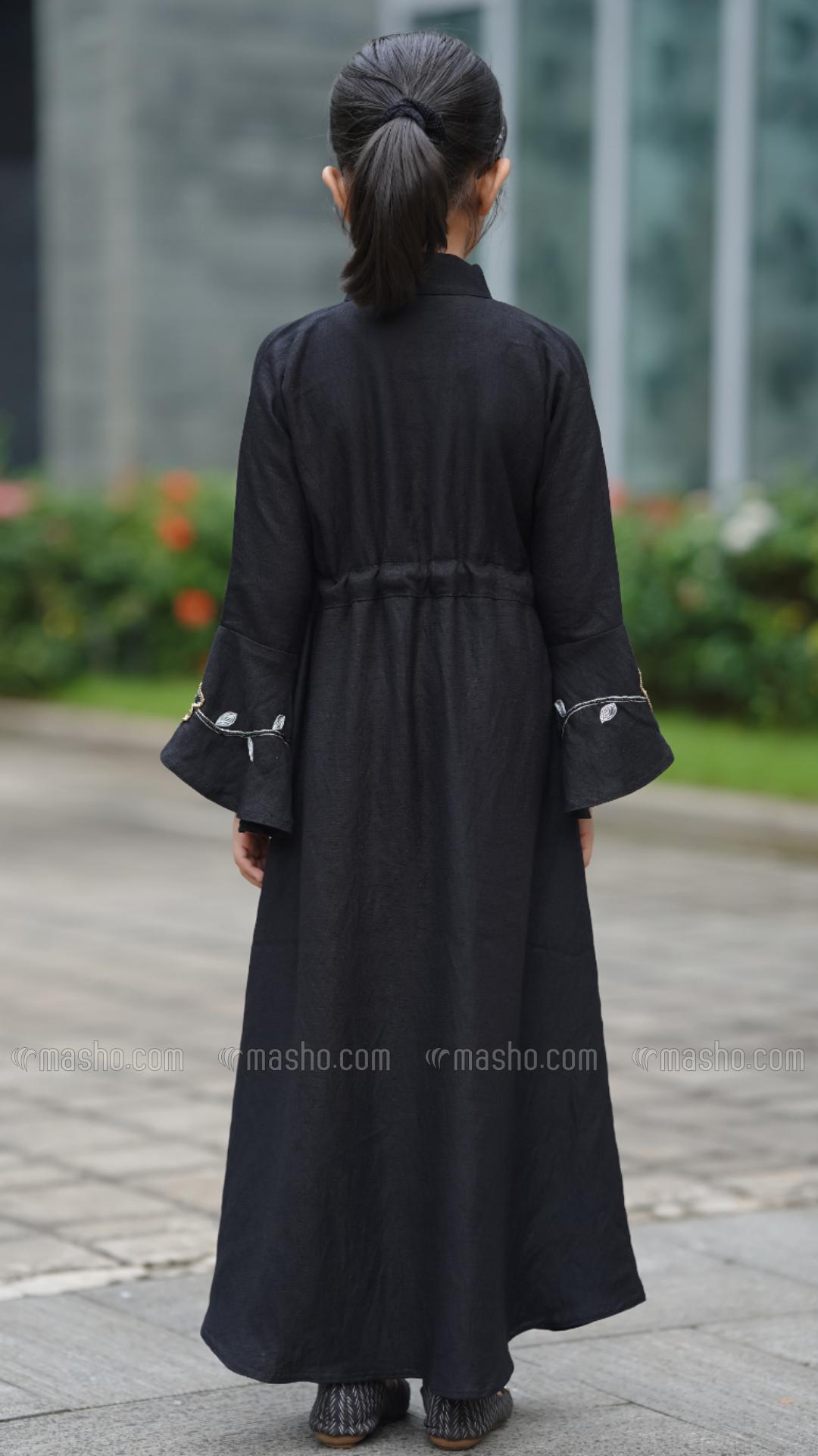 Wholesale Stylish Modest Dress with Handwork and Embroidery on the Sleeves