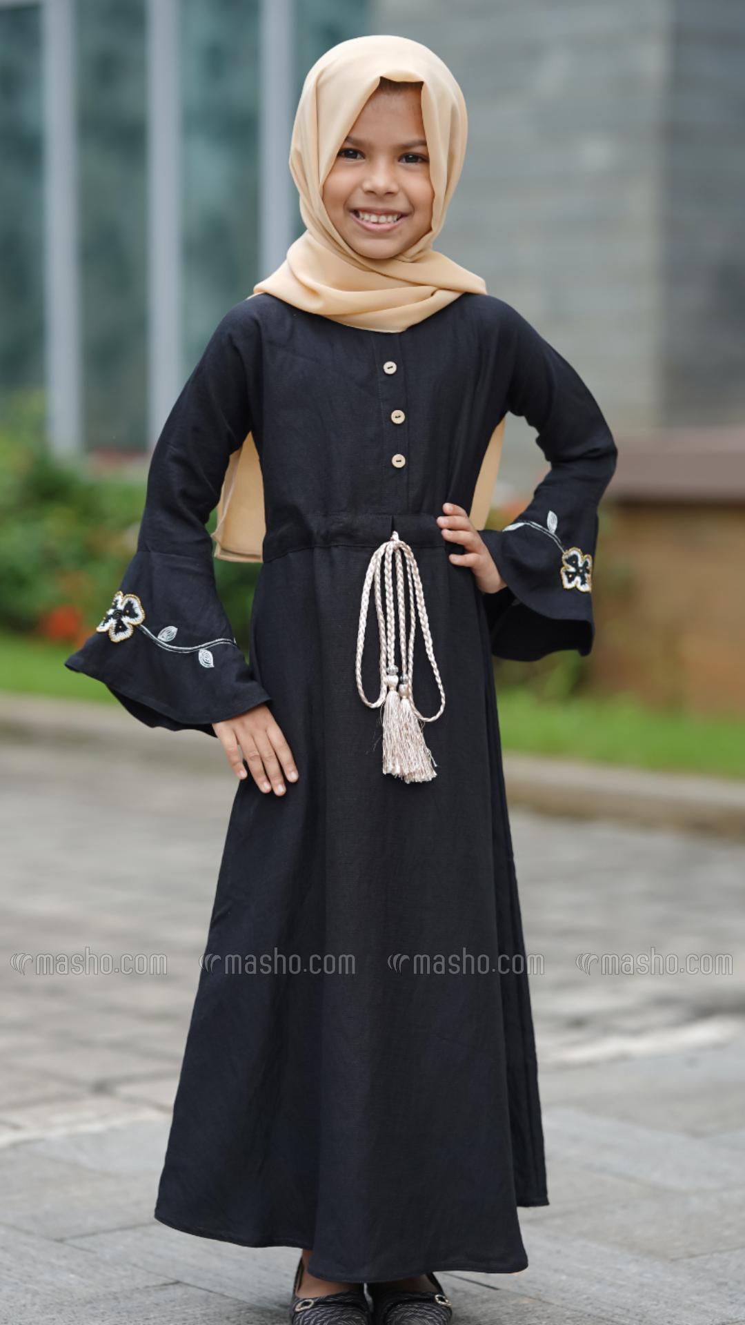 Wholesale Stylish Modest Dress with Handwork and Embroidery on the Sleeves